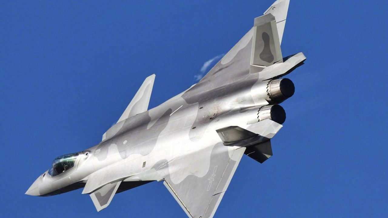 珠海航展现场实拍歼20旱地拔葱零速度5秒爬升800米