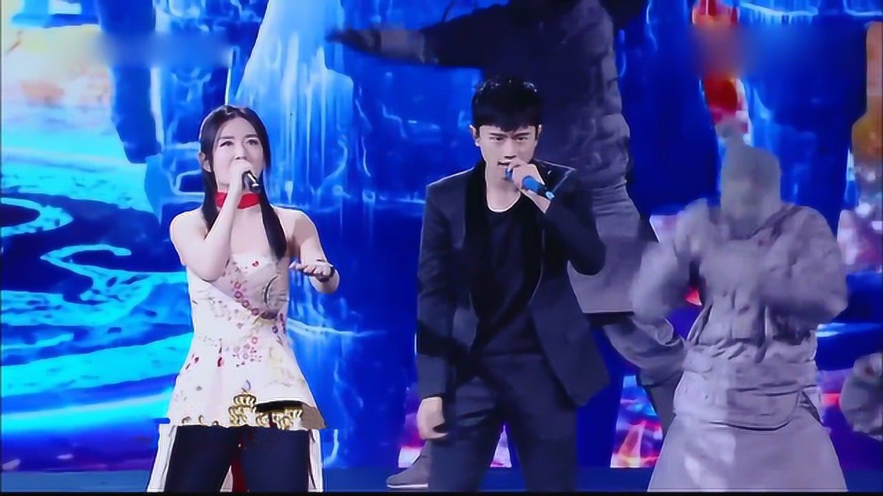 谢娜和张杰对唱《天下》,台下嘉宾眼睛看直了!