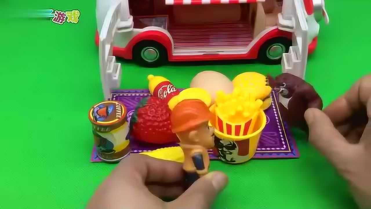 熊大坐光头强的房车野餐