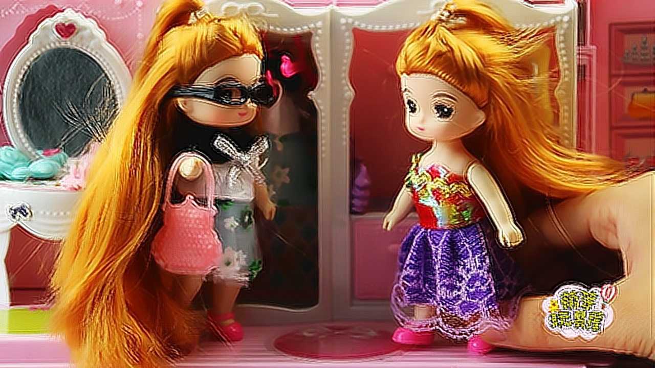 芭比娃娃过家家装扮套装玩具 萝莉姐妹的奇妙之旅