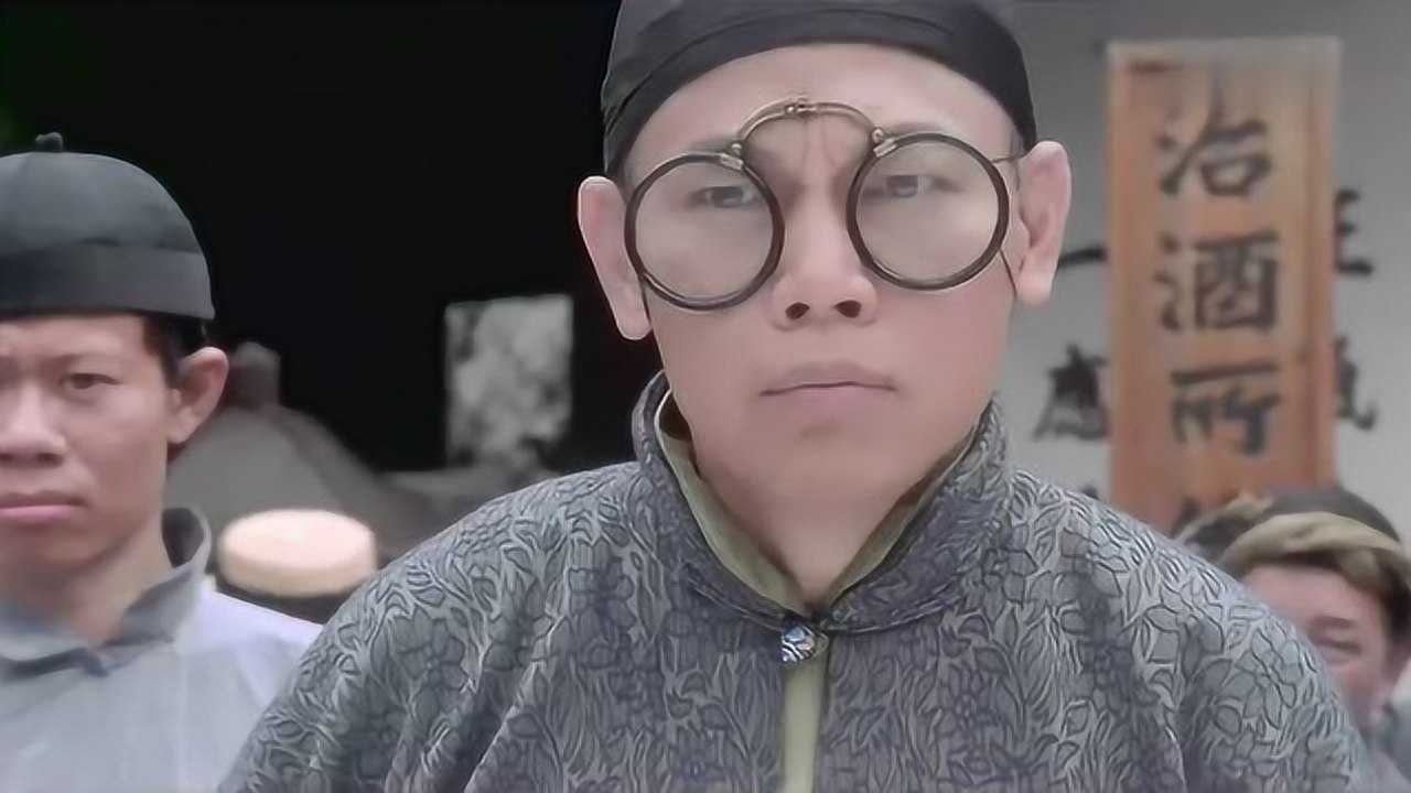 《算死草》最现实一幕,闻西见义勇为被星爷陷害,围观群众还要叫好