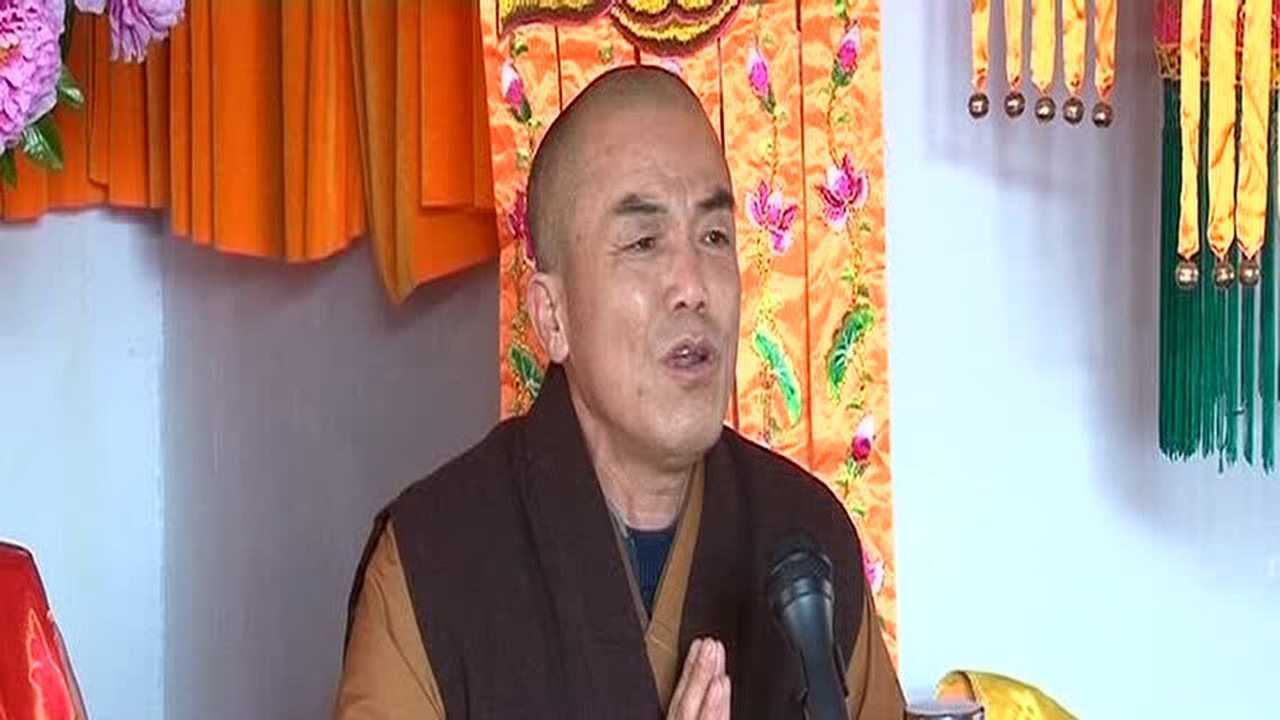 上心下戒法师 在青云寺安养院唱《母亲》