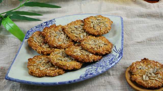 在家自制小饼干,香甜酥脆简单易做,最爱的小零食