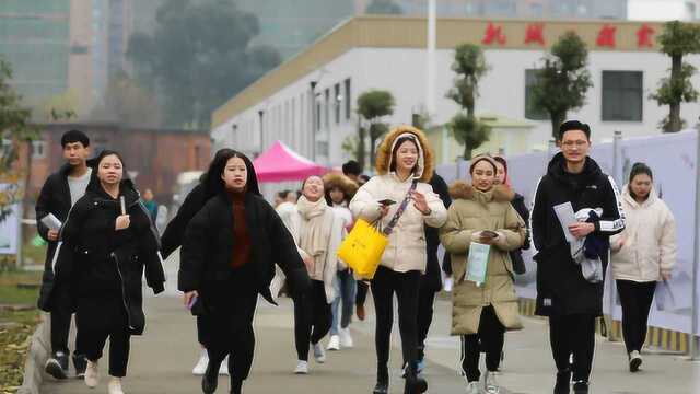 四川成都:艺考进行时 考生寒风中追梦 祝愿金榜题名