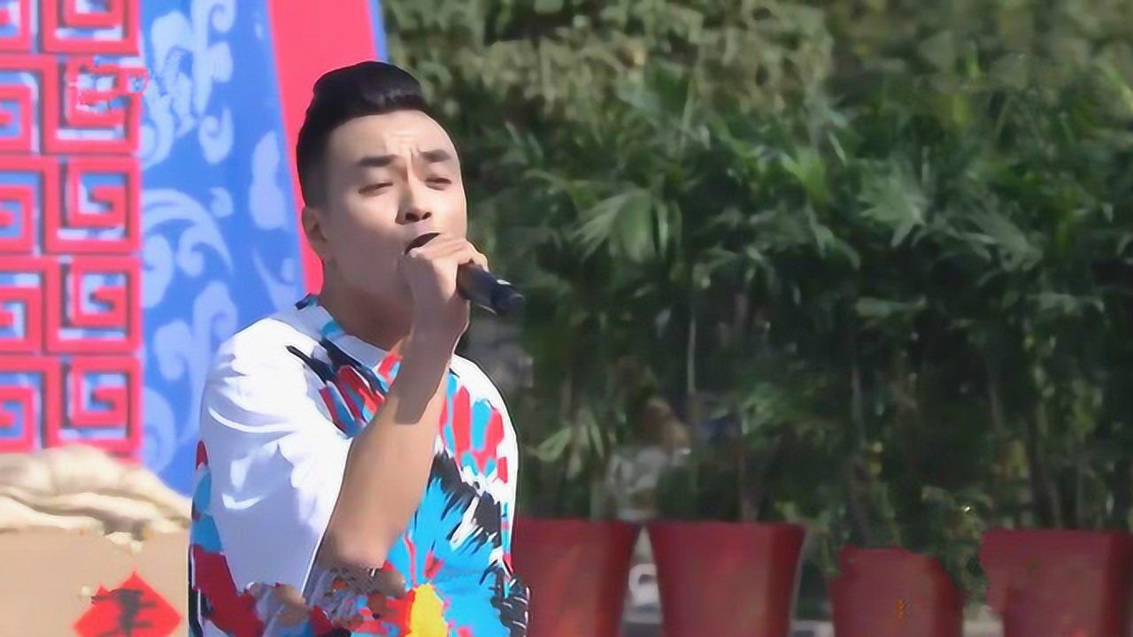 东北二人转演员李超群男女双声演唱为了谁唱功太了得