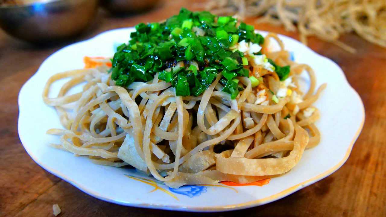 甘肅慶陽,農村媳婦做的特色美食燕麥柔柔,很好吃的一道家常菜!