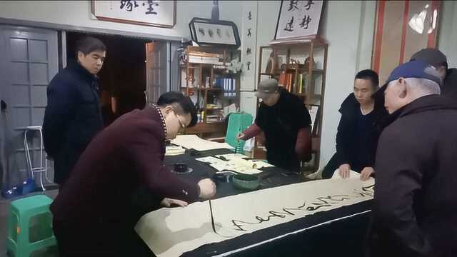 感动!他年花2万租门店让书友免费练字