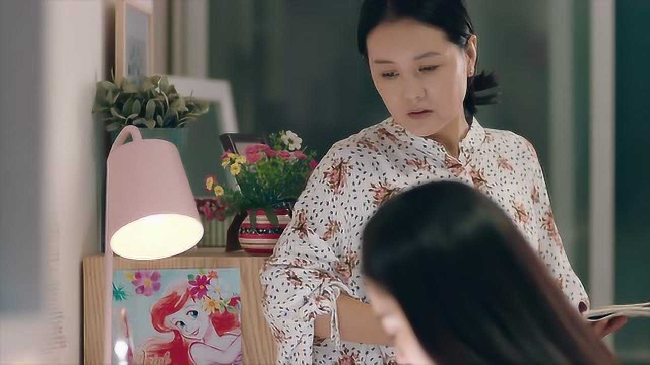 凌翔茜的妈妈怎么就跟个悍妇似的呢,怪不得她在学校里那个样,遗传