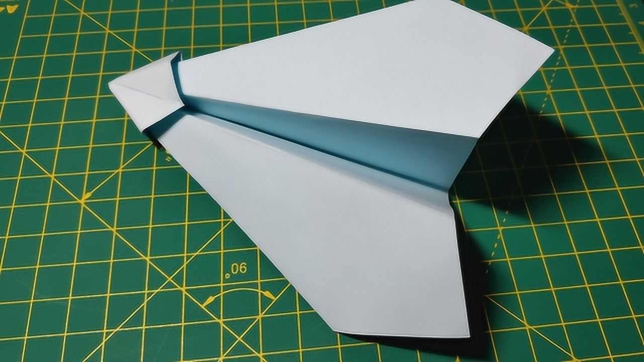 手工叠纸喷气式飞机