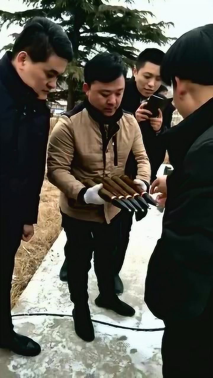 看看人工降雪的炮弹是啥样的