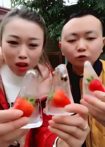 吃冰达人夫妻吃棉花糖气球冰面具冰包子冰玉米果冻冰