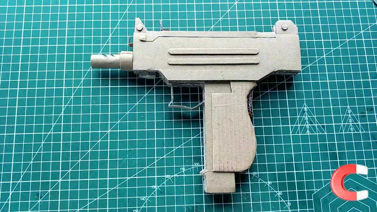 教你用废纸板,手工制作刺激战场中的uzi冲锋枪玩具模型_腾讯视频