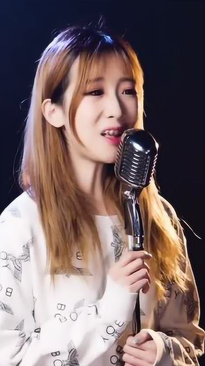 鱼大仙儿翻唱歌曲《静悄悄》火遍全网,网友开启单曲循环听不腻!