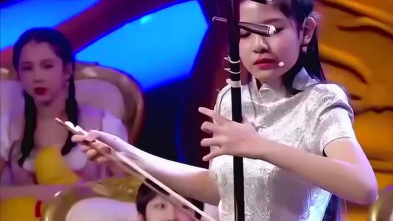 13岁美少女陈依妙现场拉二胡《赛马》,惊艳全场,真是太优秀了