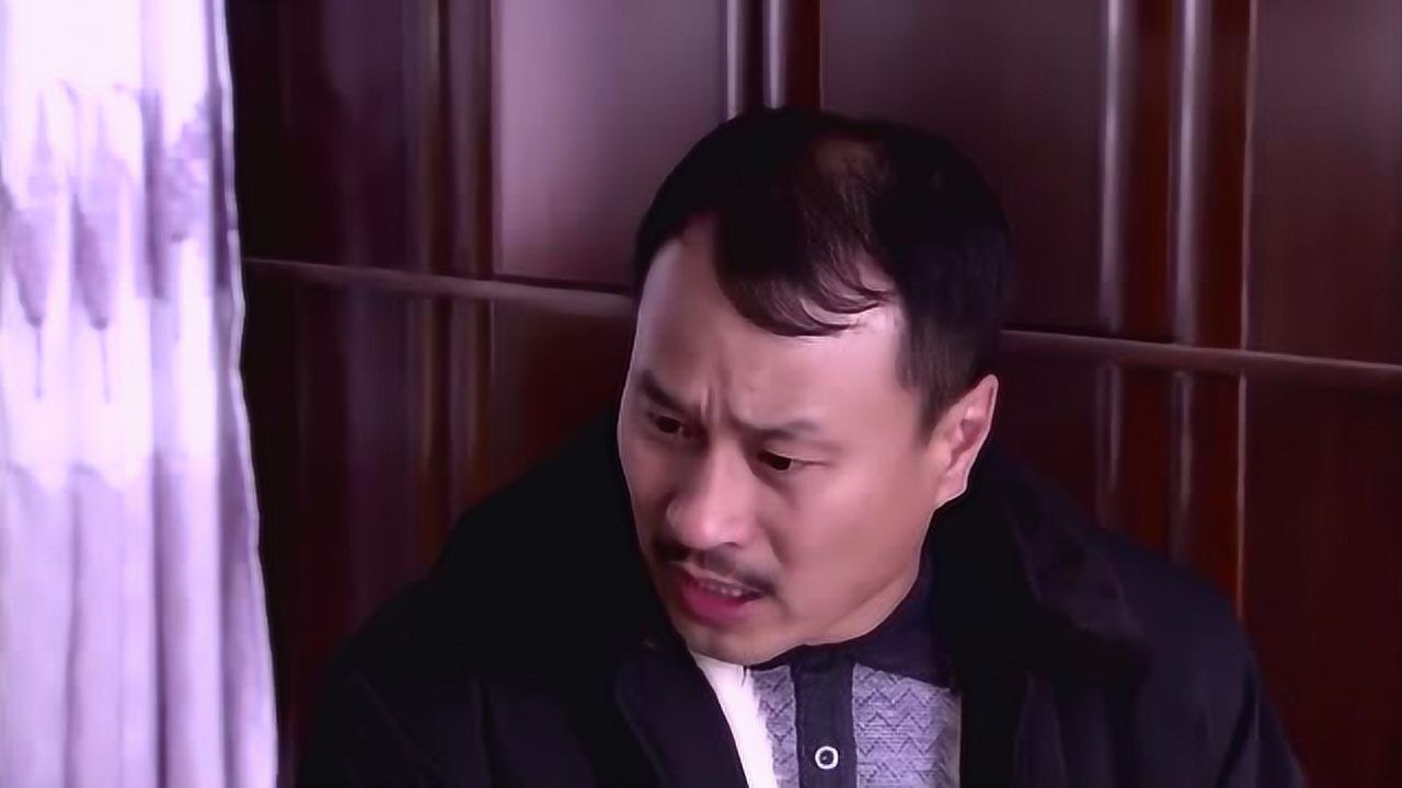 王老七把一把铁锹拿了方天画戟的感觉,谢广坤吓得撒腿就跑