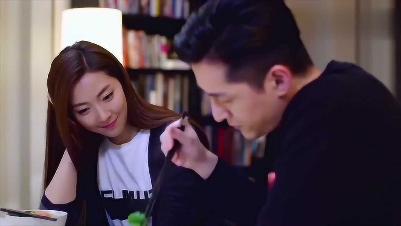 郑秋冬和罗伊人胆子可真大,不知道电梯是有监控的么,明目张胆!