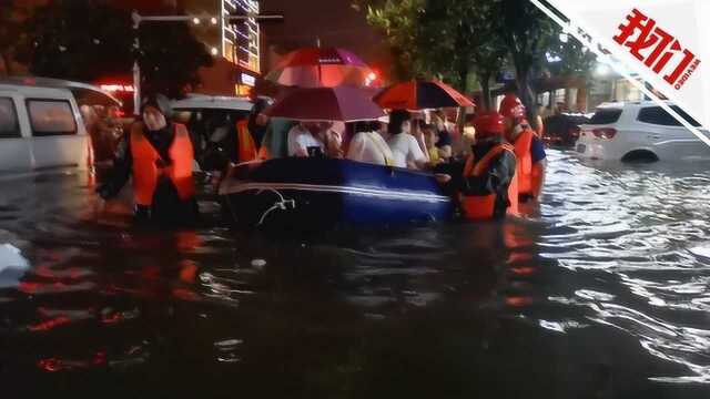 湖北麻城强降雨致百余人被困四五十台车辆被淹