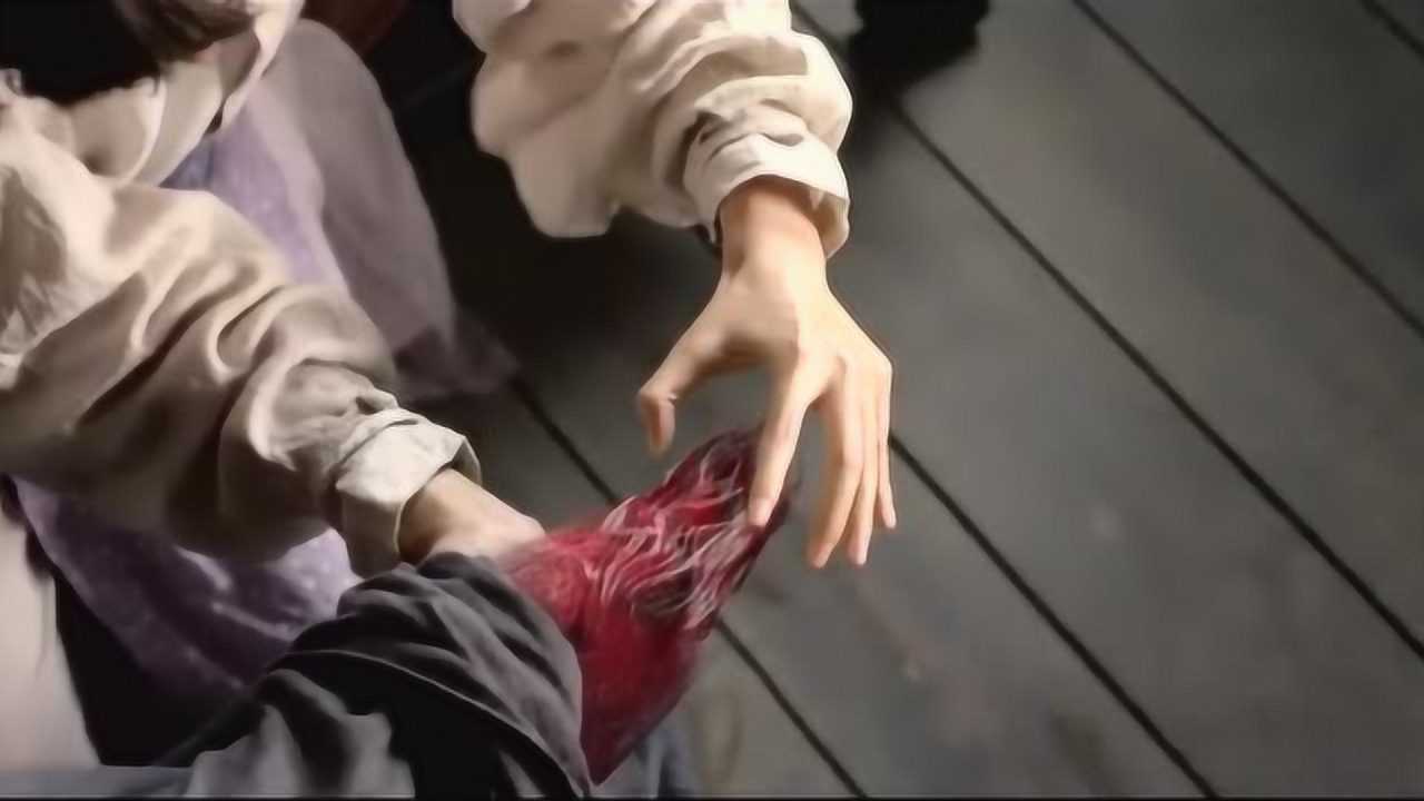 男子手脚都被砍断了,没想到女孩用手一摸,立马让他长出新的手脚