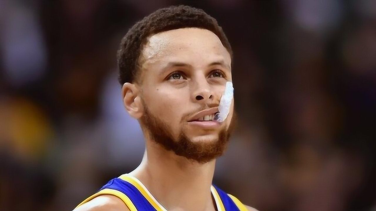 全景nba当nba球员惨遭驱逐时詹皇平静库里牙套怒砸球迷