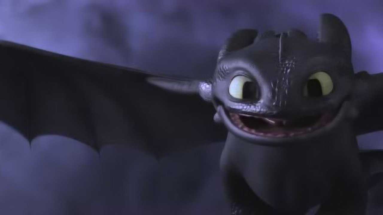 驯龙高手3没牙仔找到了光煞它们在空中做的动作太有爱了