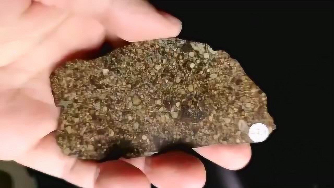 球粒陨石是石陨石中最原始的物质,铁-镍金属合金的混合物组成!