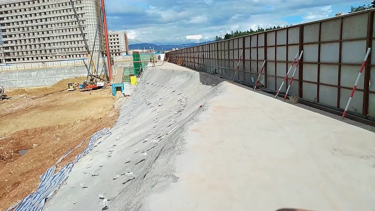 长基坑纵向边坡