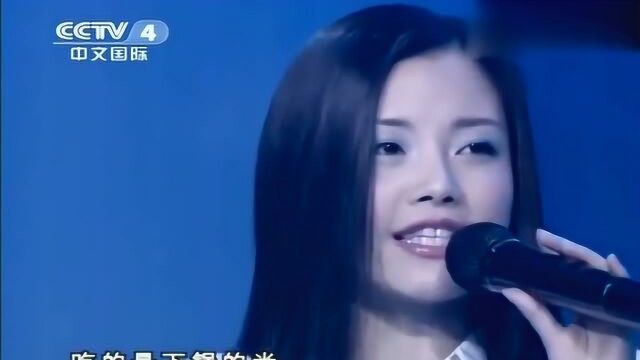 戴娆现场演唱经典歌曲《铁齿铜牙纪晓岚》,回忆满满,超好听!