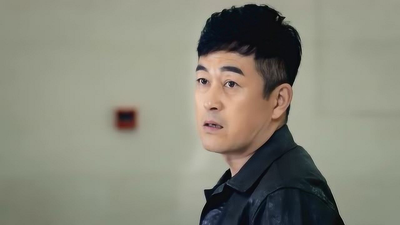 会后,魏川向韩冰抱怨张家旗一事无成,被张家旗听见