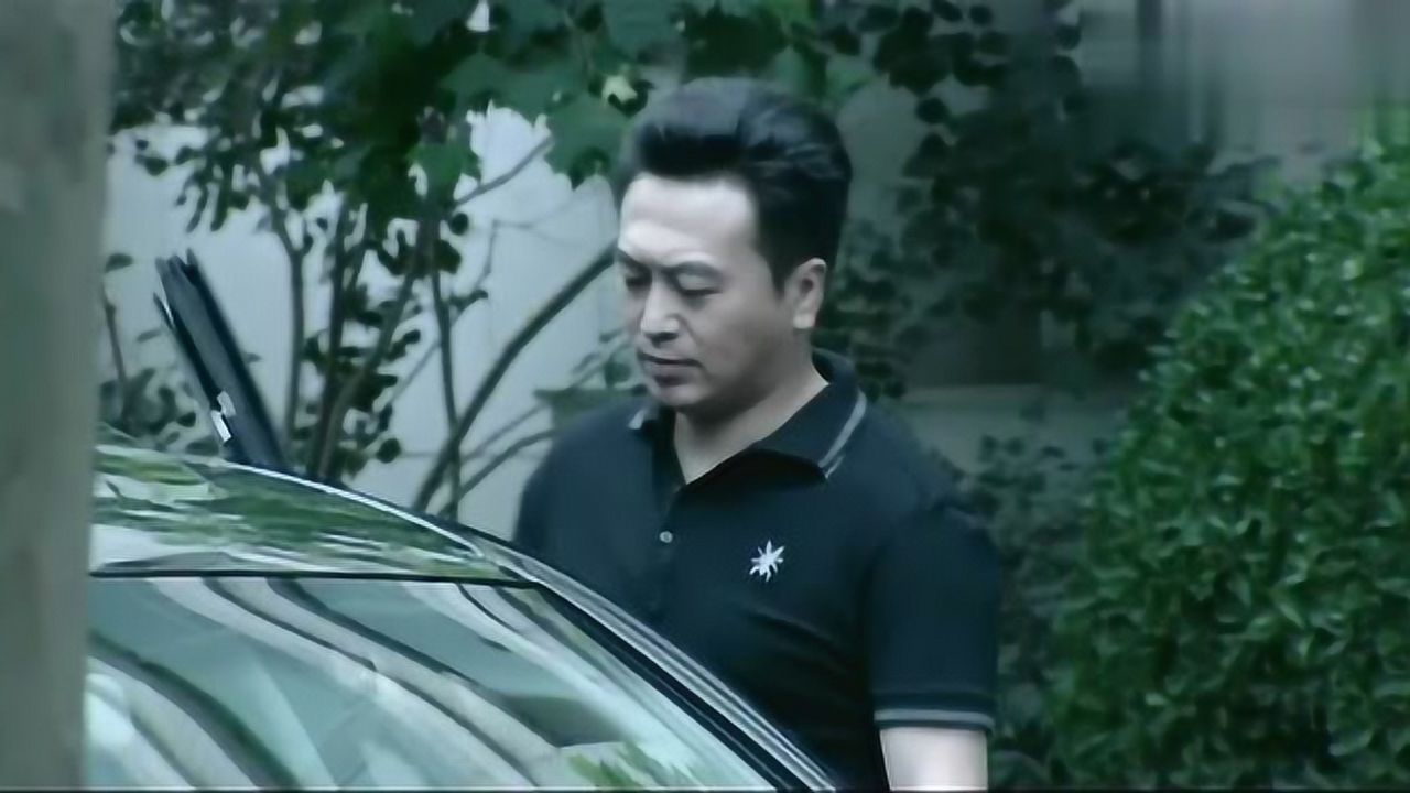 温柔的背叛方言带李歆回家被隔壁老吴看见他的眼神不对劲了