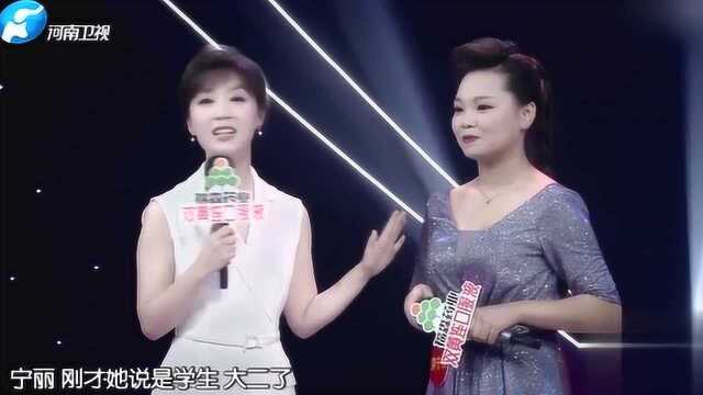 郭晓芳表演豫剧《狸猫换太子》,“头戴着开花帽莲花一样”