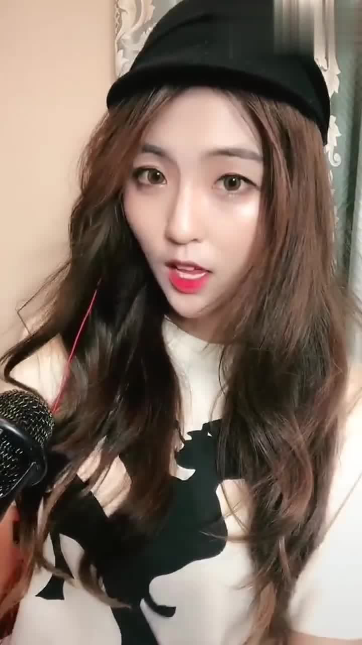 网红m哥激情演唱《山楂树之恋》,不仅人长得漂亮,唱歌也好听!