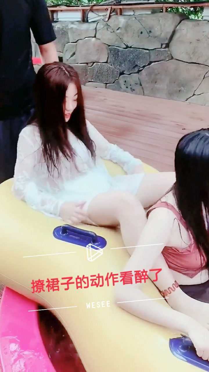 撩裙子的动作看醉了!