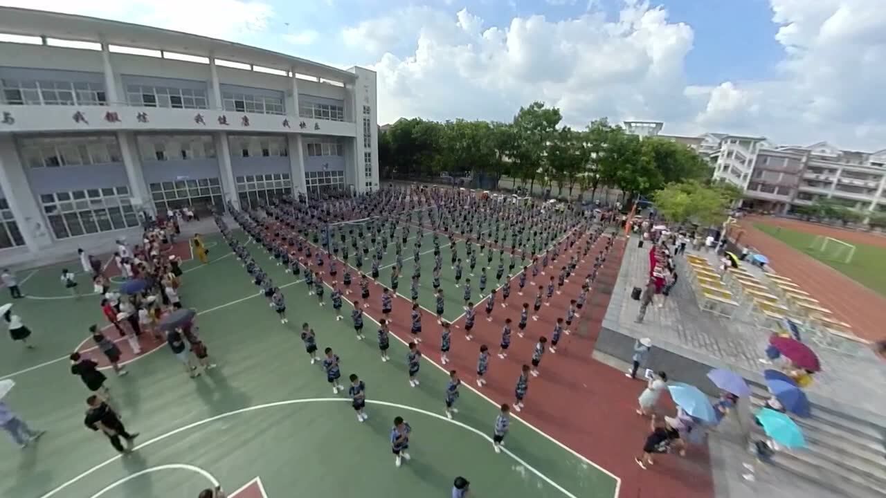 2019洛城中学初一新生军训结营仪式