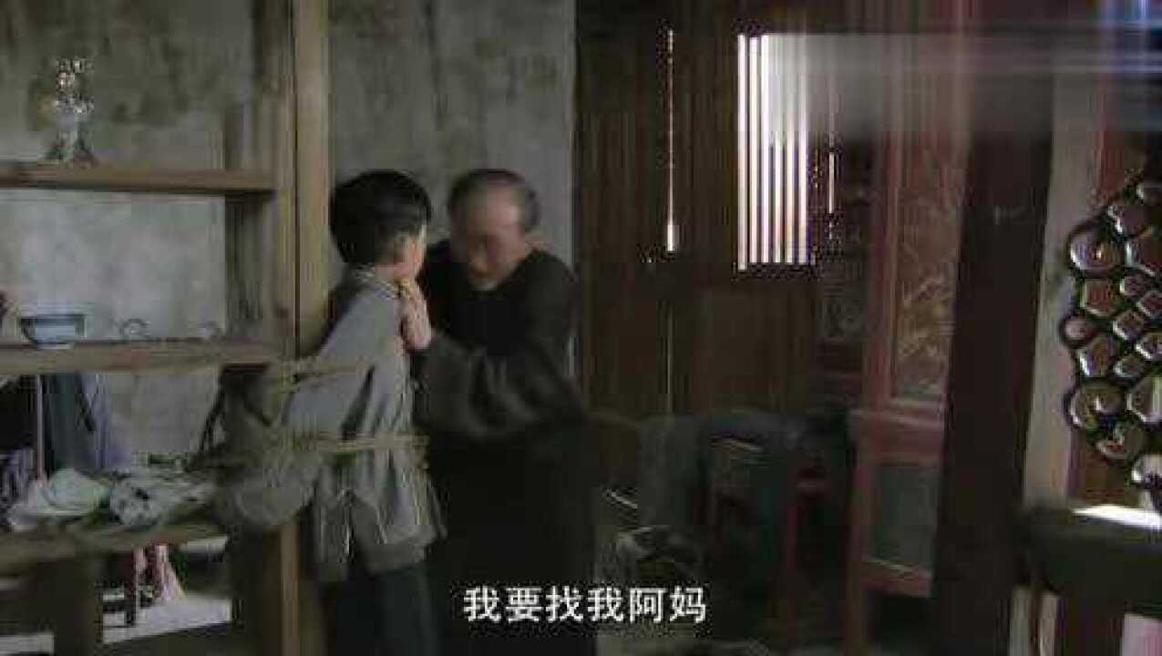小男孩遭人绑架，吓到眼泪都流了下来，看着都揪心_高清