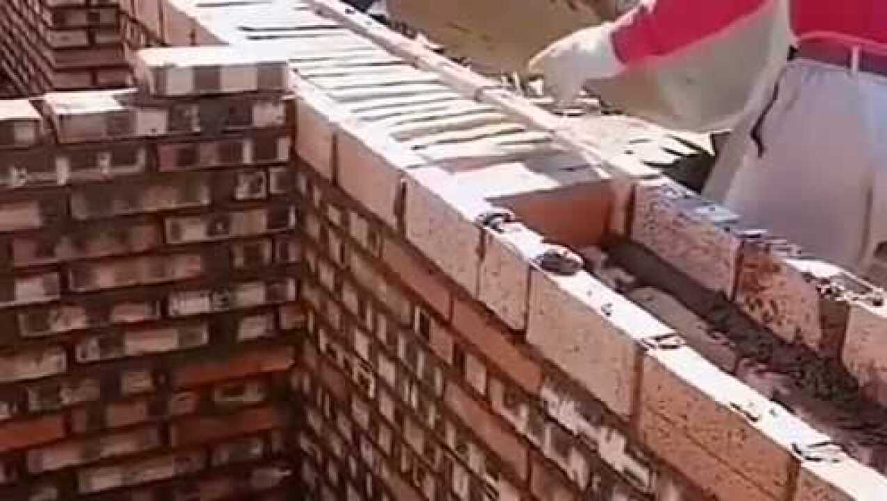 东北砌火墙这样砌,红砖留空做烟道,冬天烧起火来特别暖和_高清1080P在线观看平台_腾讯视频