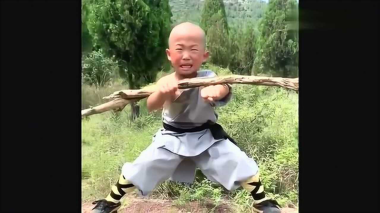 少林寺岁小和尚练功,哭的撕心裂肺.