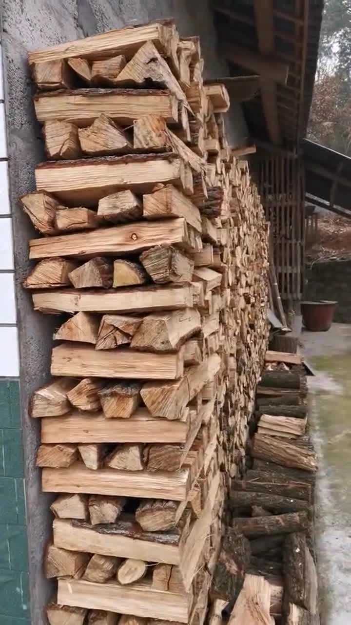 农村劈的柴火被大叔垛成这样终于治愈我多年的强迫症