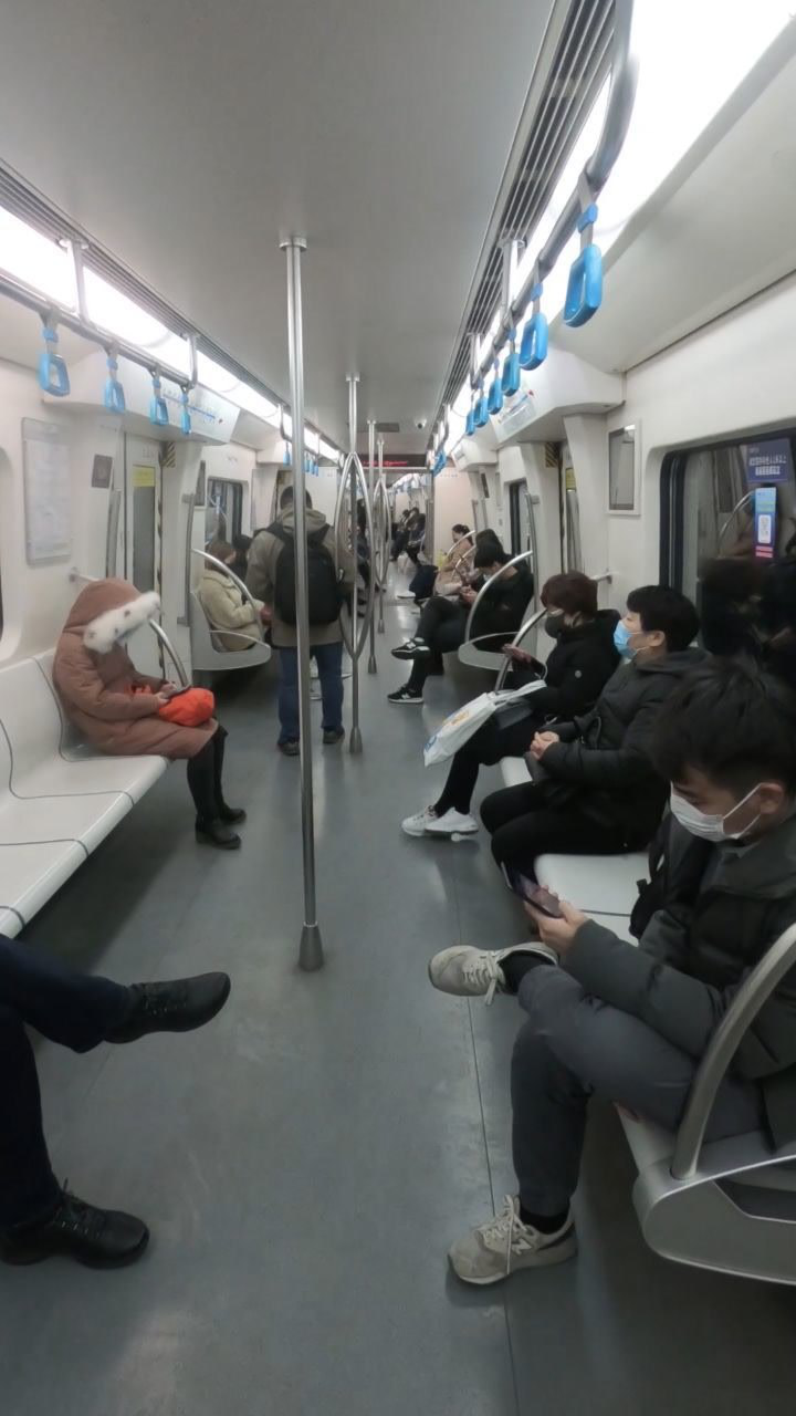 实拍晚高峰的天津地铁半个月的时间变化很大