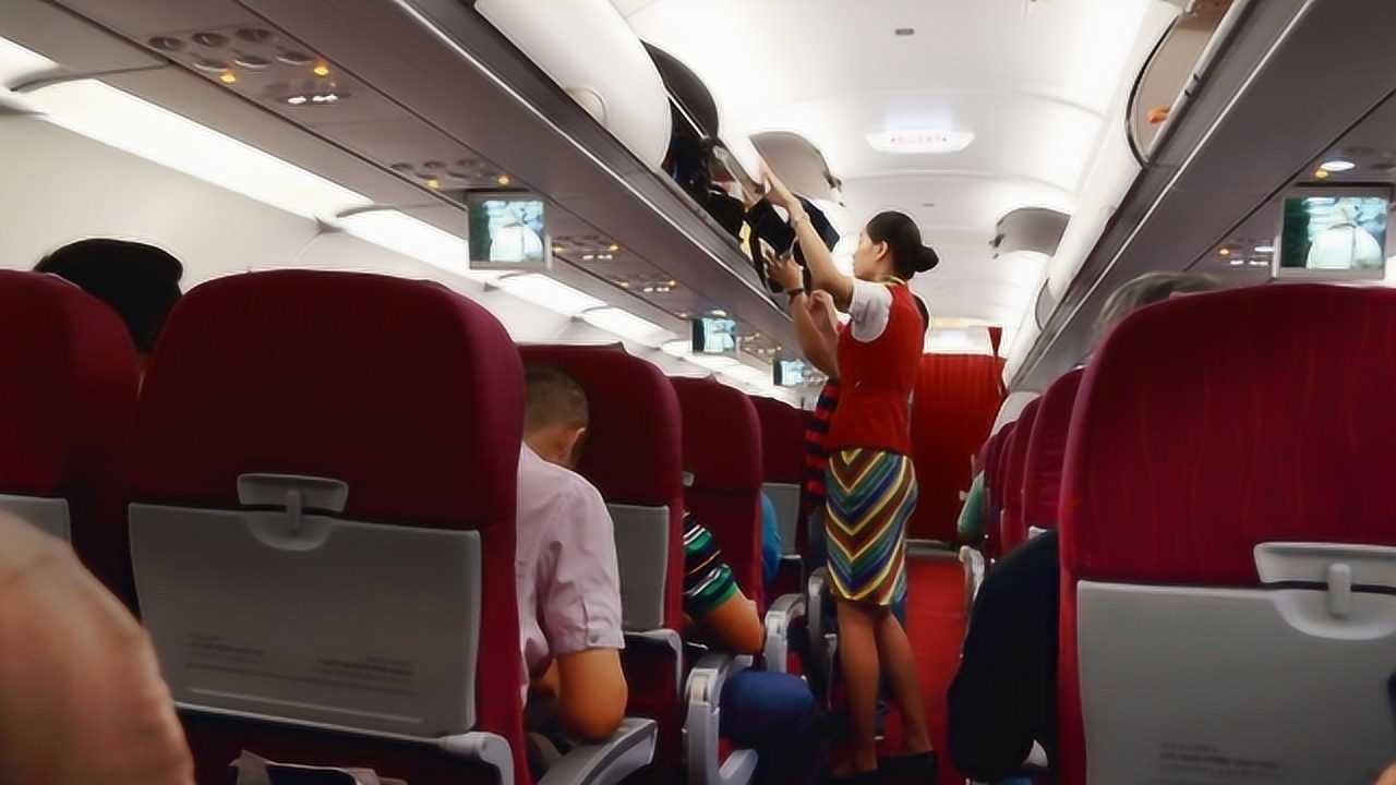 飞机紧急迫降时为啥一定要空姐脱丝袜真相竟如此凶险