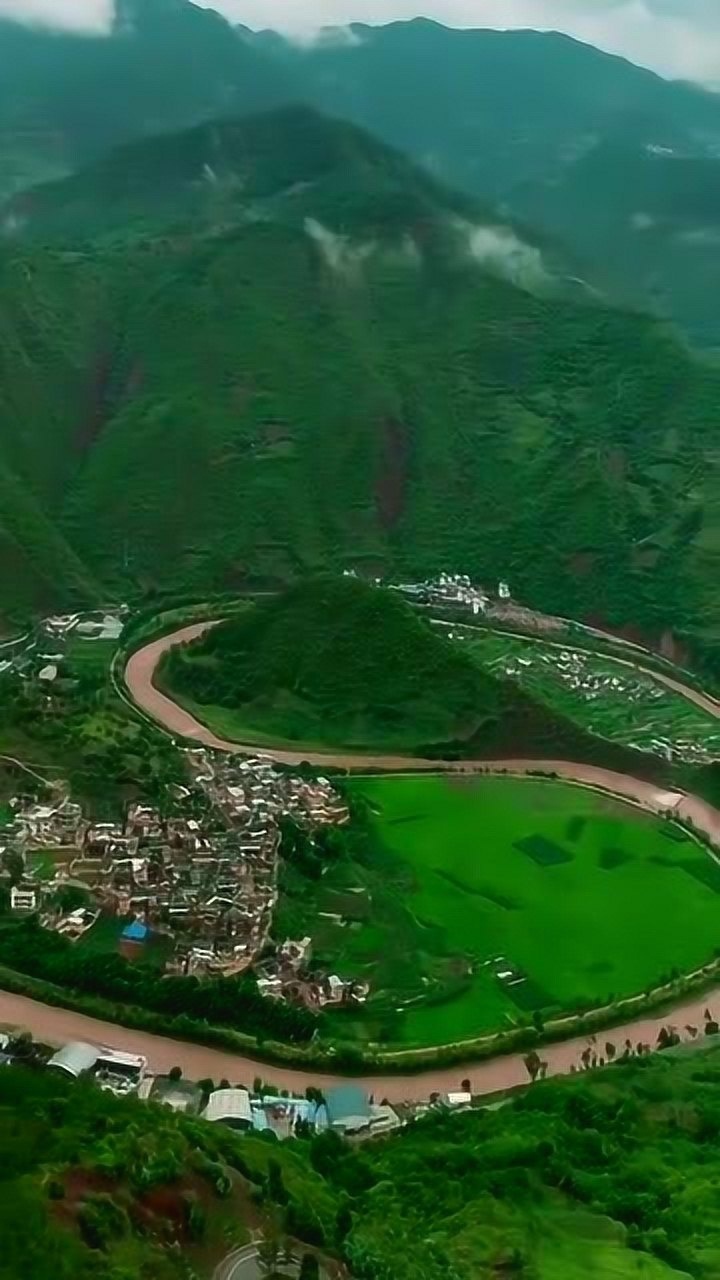 这个就是风水宝地了阴阳分明形如太极八卦绝无仅有的圣地啊