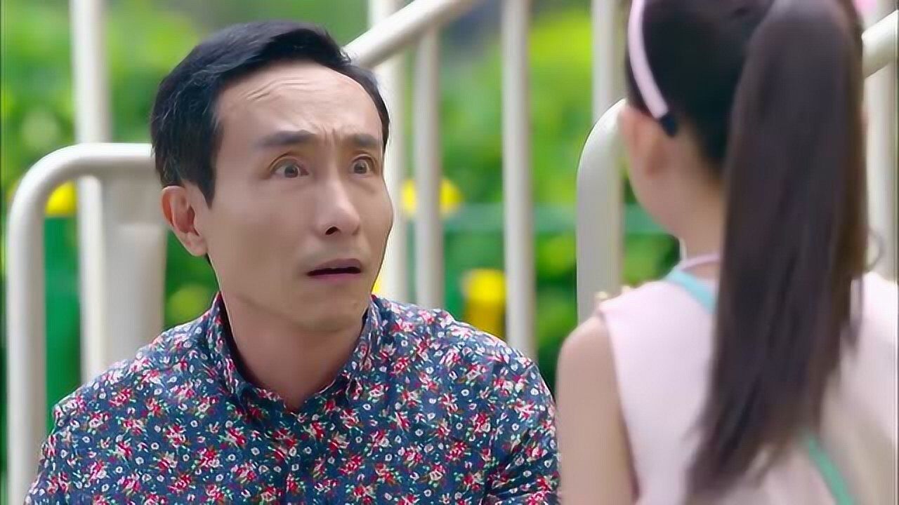 淘气爷孙爷爷在那发呆孙女知道爷爷的心思还给爷爷出主意