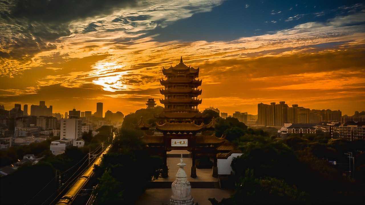 航拍武汉黄鹤楼黎明的日出朝阳