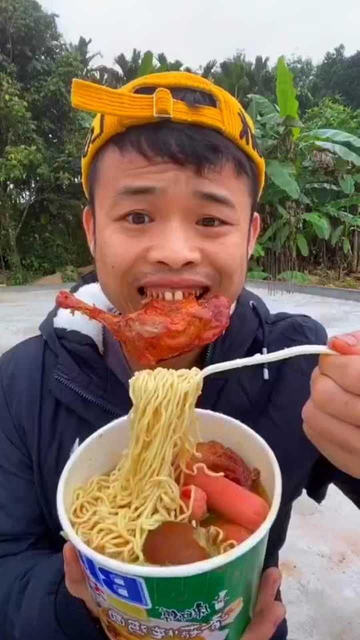 槟榔男神吃豪华红包套餐