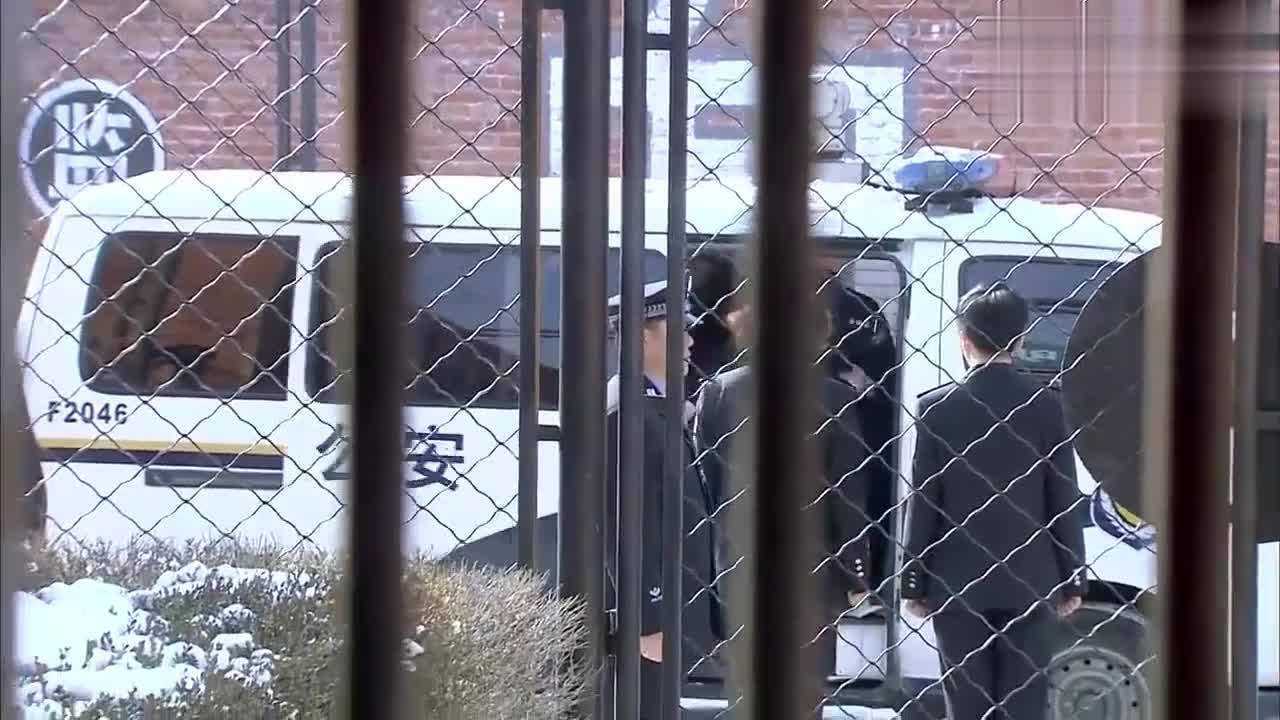 女犯人在监狱里唱歌，唱的好听，女警都停下脚步了！_高清1080P在线观看平台_腾讯视频