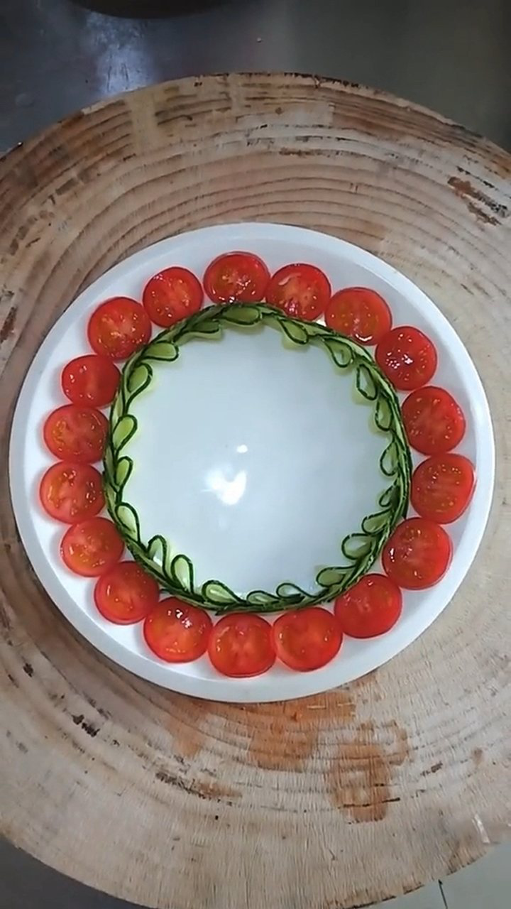 黄瓜番茄摆盘图片
