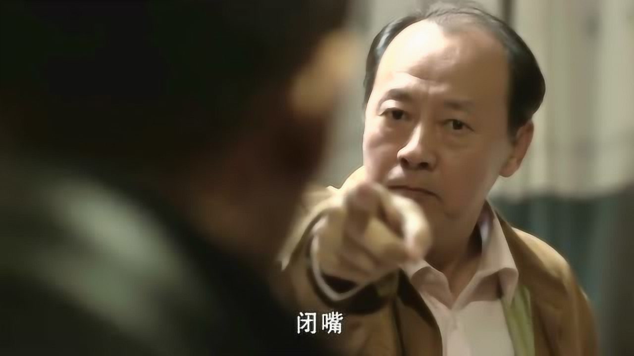 侯天宇发现父亲与女友在一起,指着父亲的鼻子就骂,关系真是复杂