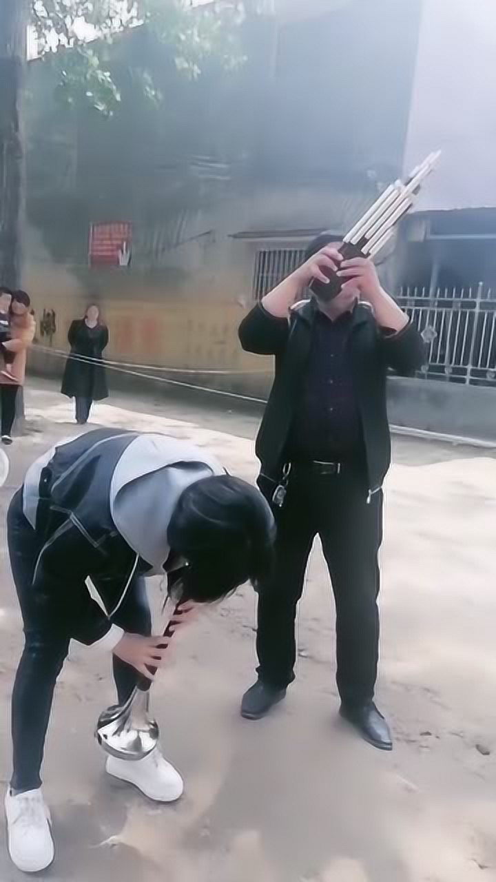 段莎莎不愧是豫东年轻的女唢呐王黑蛋叔大笙配合的也默契