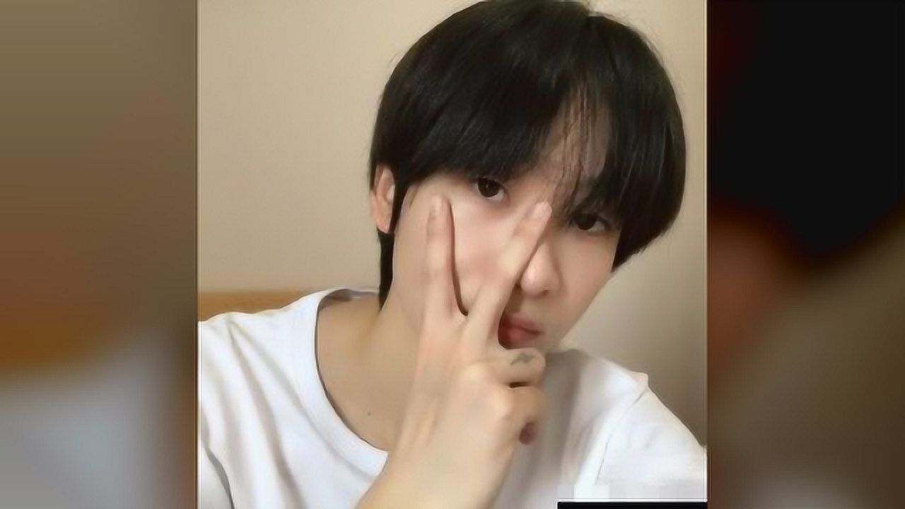 青春有你第一季选手 连淮伟r1se纹身