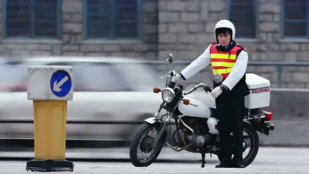 逃学威龙2:名场面!周星驰要当交通警察,这段全国人笑哭了