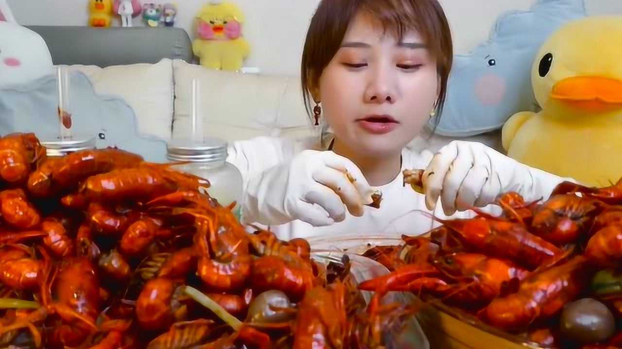 大胃王密子君的1000元火爆龙虾又到了吃龙虾的时候了